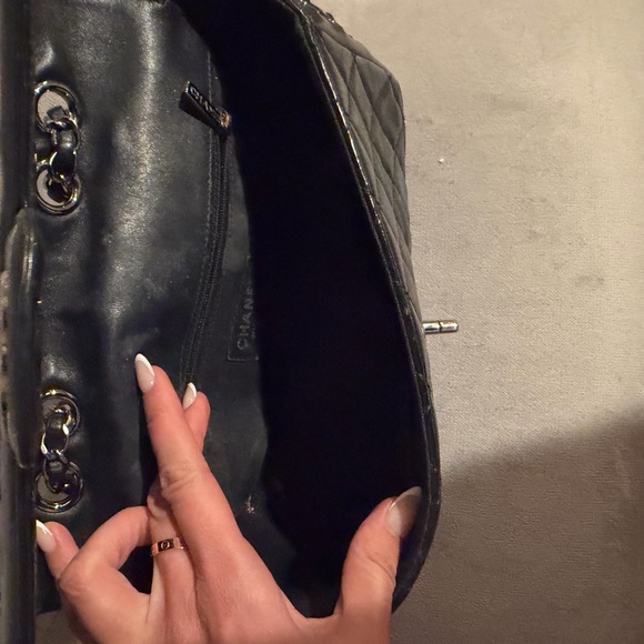 Chanel Classic Black Quilted Shoulder Bag - Picture 6 of 9